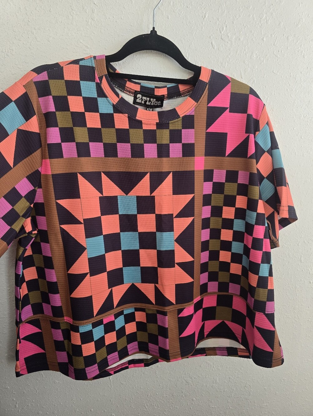 2 Fly Co. NWT SEW IT GOES *RANCH HOUSE QUILT Print Boxy Short Sleeve Top - Picture 6 of 8